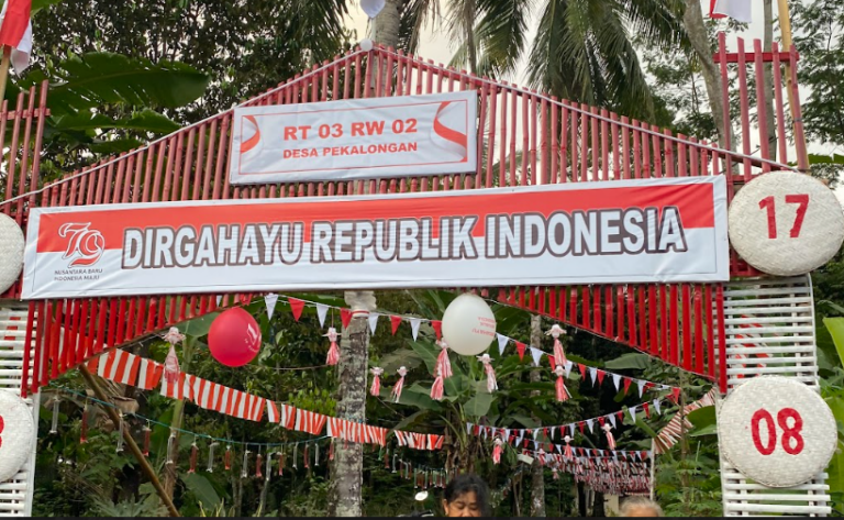 Semarak HUT RI ke-79 di Desa Pekalongan: Kreativitas Warga Bersatu dalam Lomba Desain Gapura